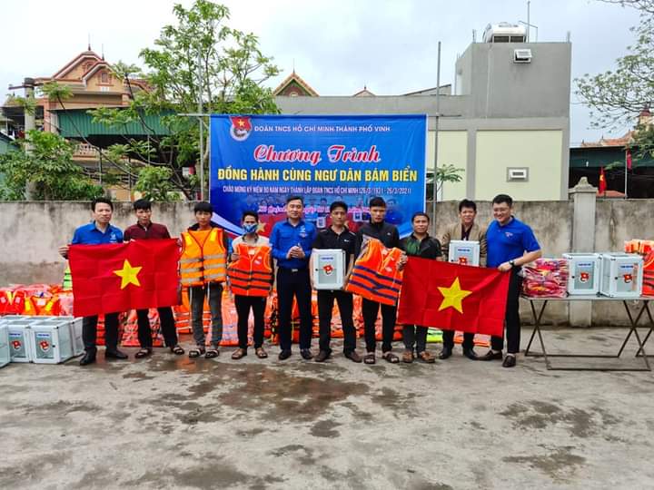 Đồng hành cùng ngư dân bám biển